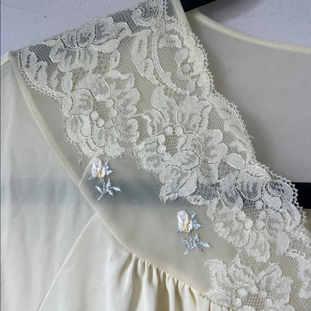 Vintage Shadowline Lace Trim Nightgown Medium Yellow Button Front Cottagecore ♠️